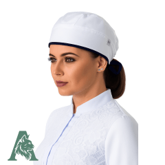 Touca de amarrar confeccionada em gabardine premium, com caimento estruturado, conforto diário e alta durabilidade. Ideal para profissionais que utilizam jalecos e scrubs.