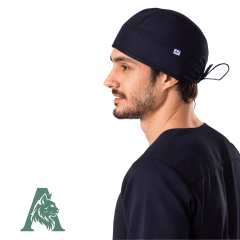 Touca de amarrar confeccionada em gabardine premium, com caimento estruturado, conforto diário e alta durabilidade. Ideal para profissionais que utilizam jalecos e scrubs.